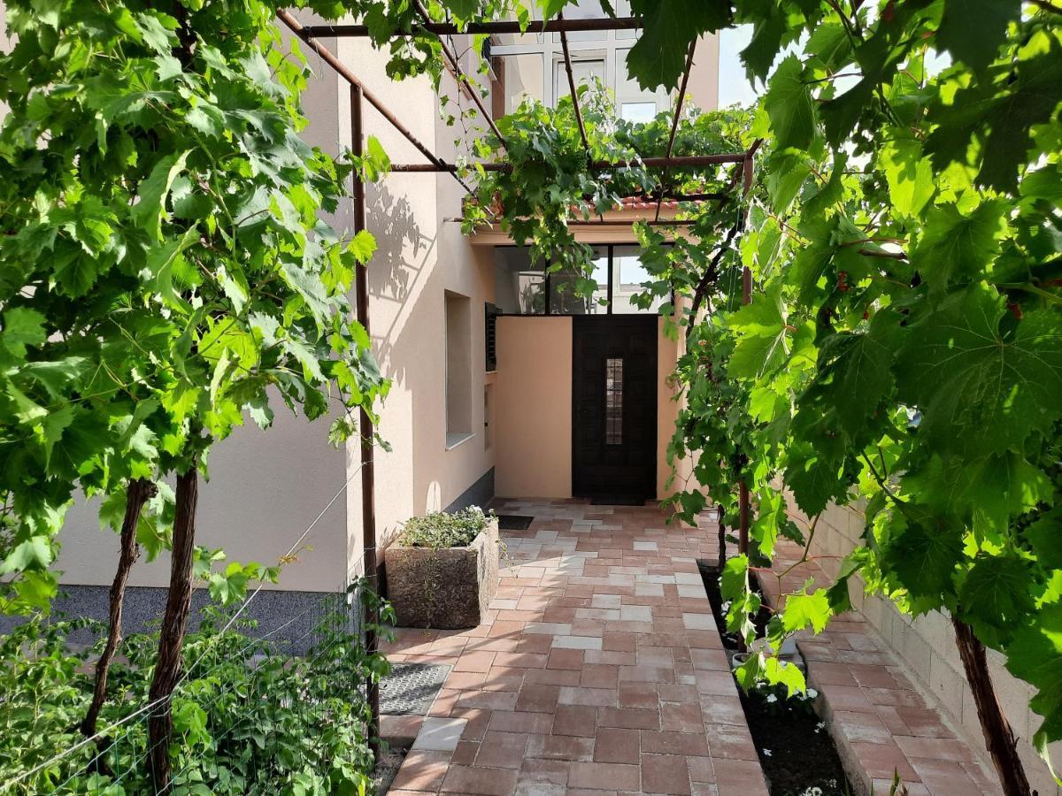 Apartman Laura M Водице Екстериор снимка